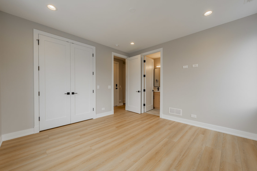 6519 W Addison Street - Photo 11