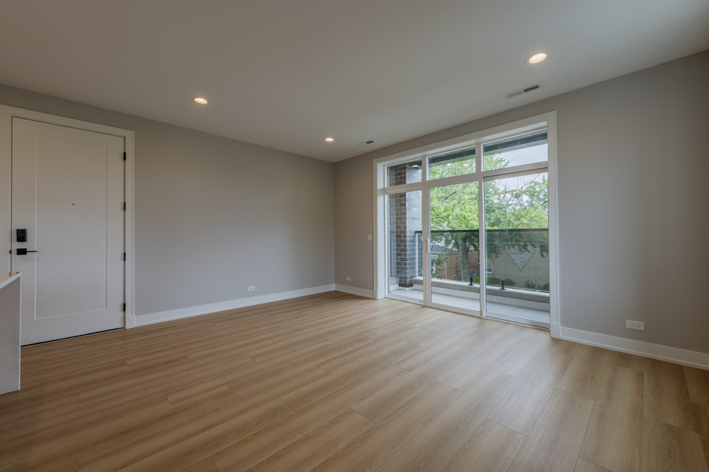 6519 W Addison Street - Photo 6
