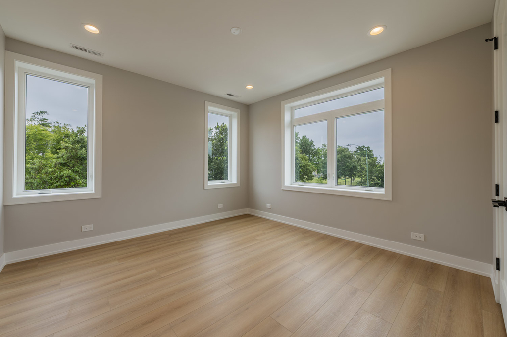 6519 W Addison Street - Photo 10