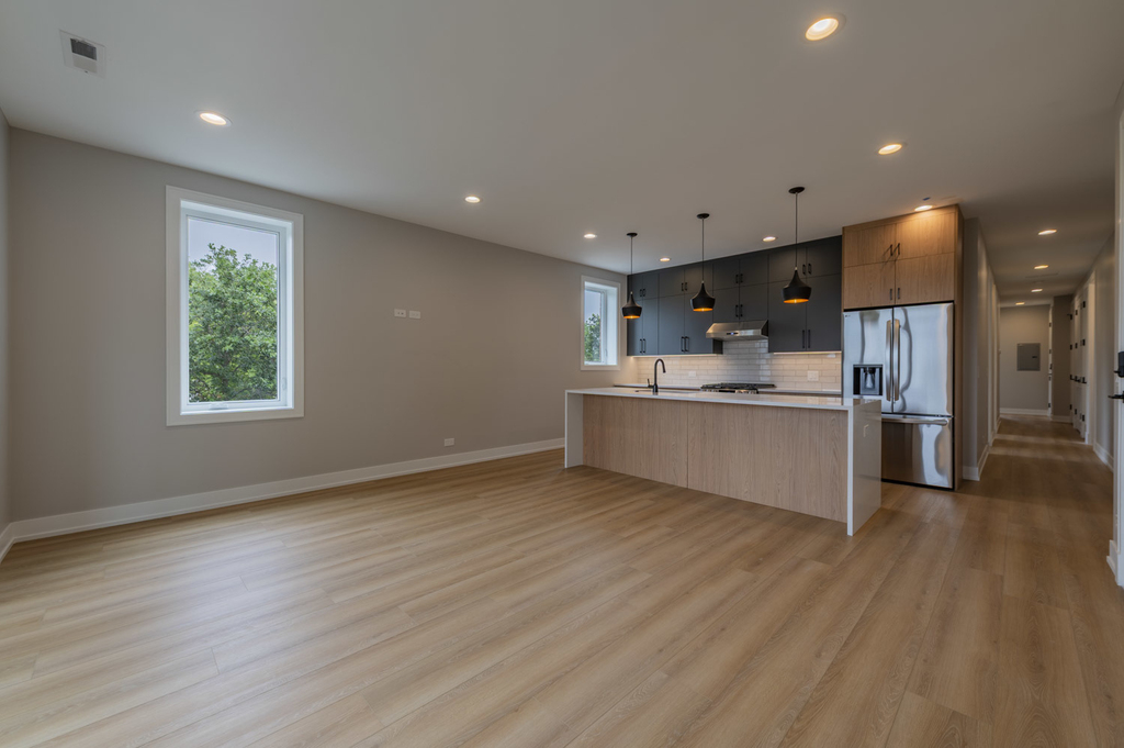 6519 W Addison Street - Photo 4
