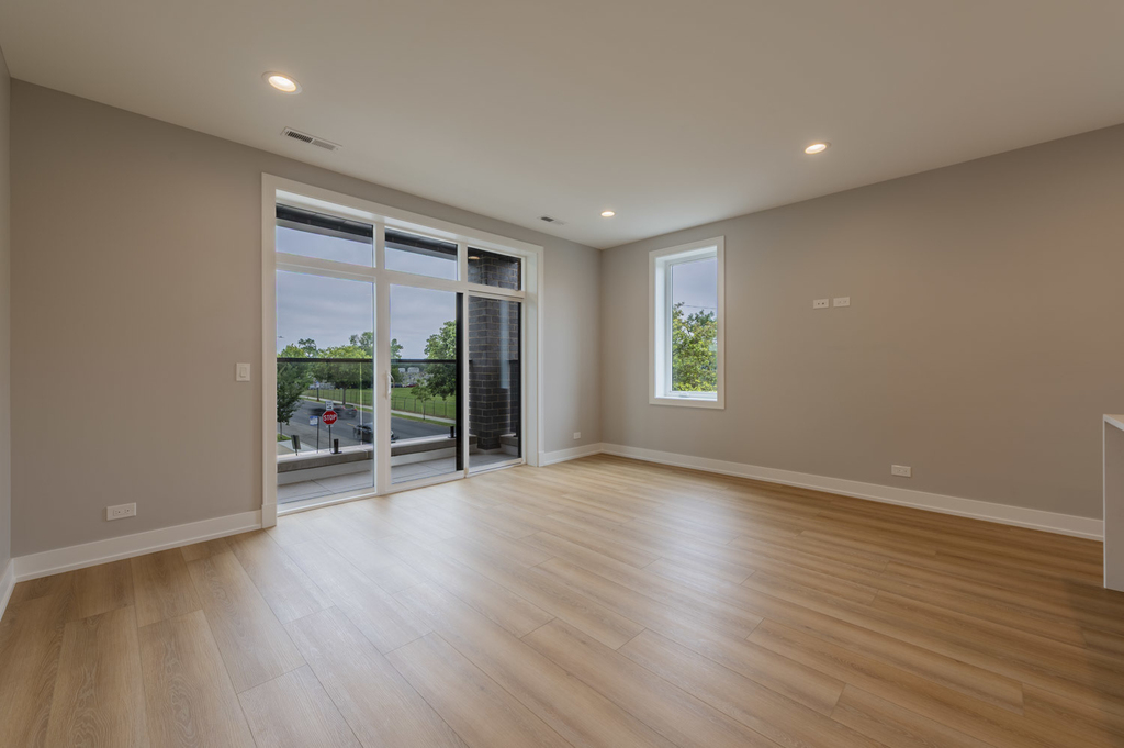 6519 W Addison Street - Photo 5