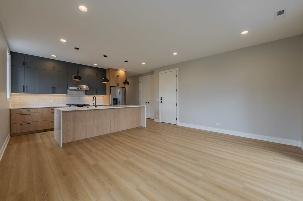 6519 W Addison Street - Photo 8