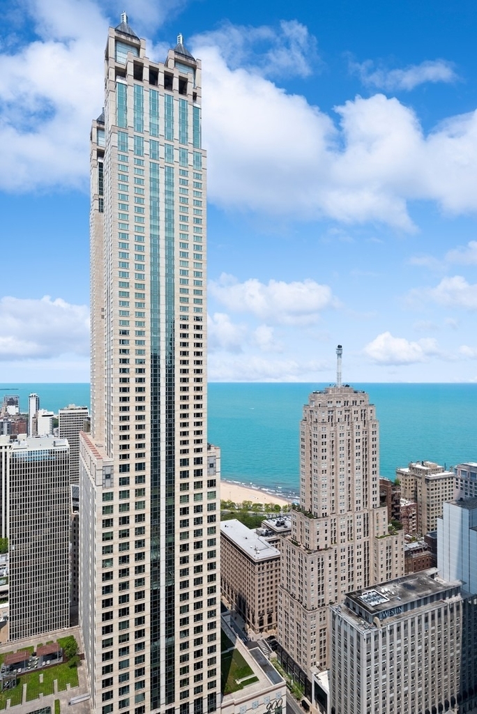 111 E Chestnut Street - Photo 68