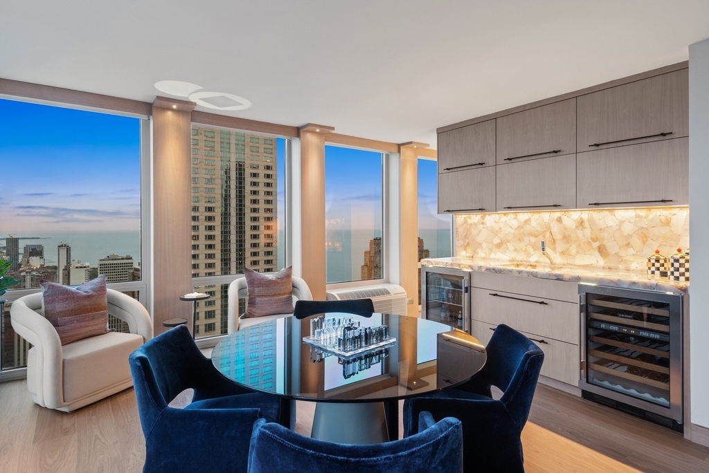 111 E Chestnut Street - Photo 34