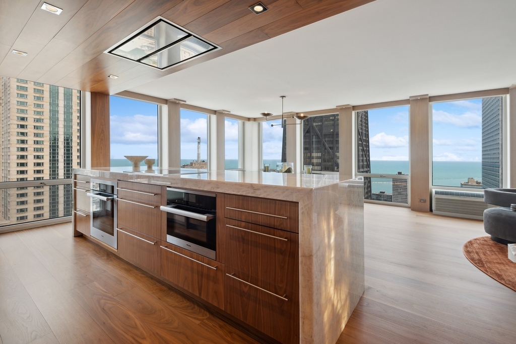 111 E Chestnut Street - Photo 10
