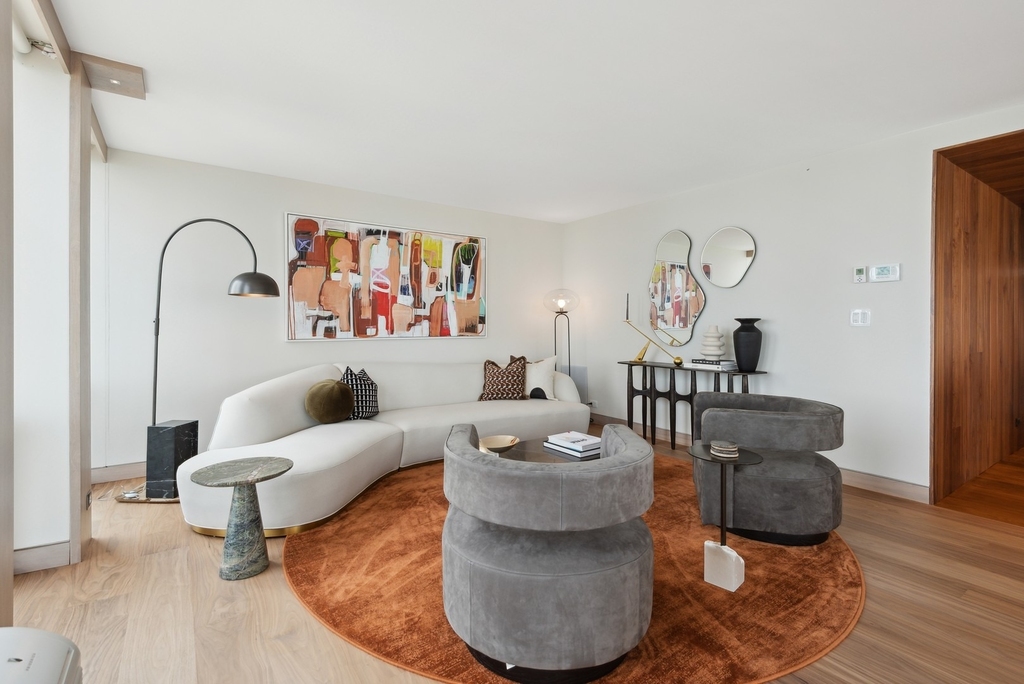 111 E Chestnut Street - Photo 22