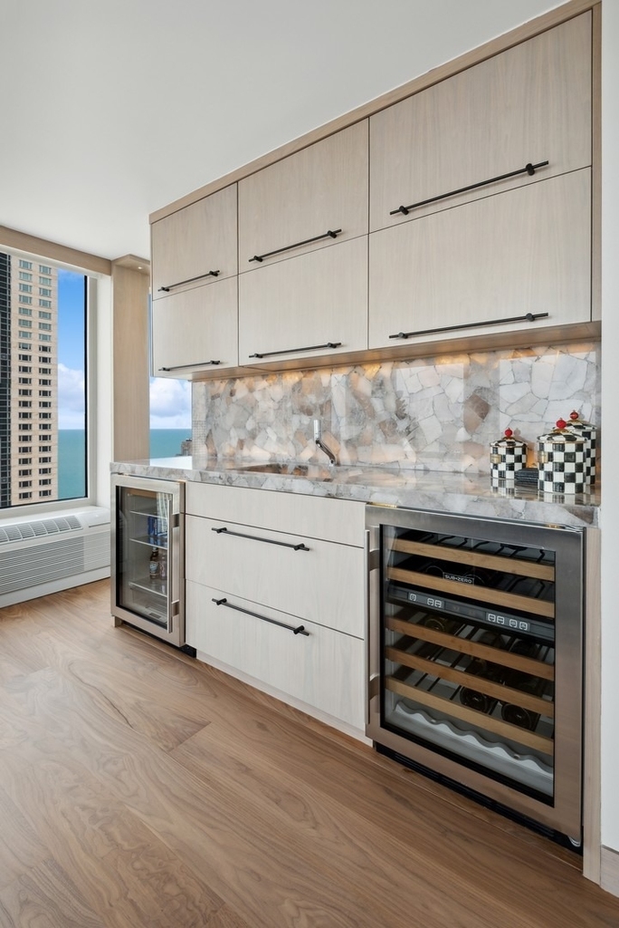 111 E Chestnut Street - Photo 40