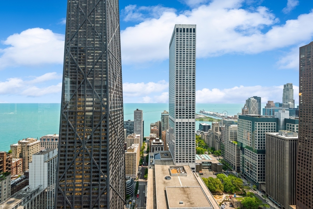 111 E Chestnut Street - Photo 64