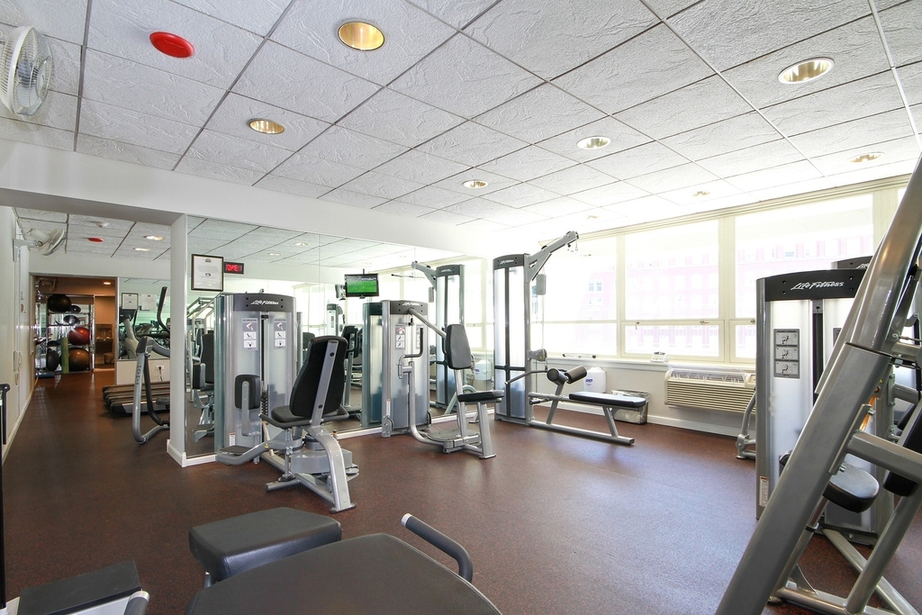 111 E Chestnut Street - Photo 71