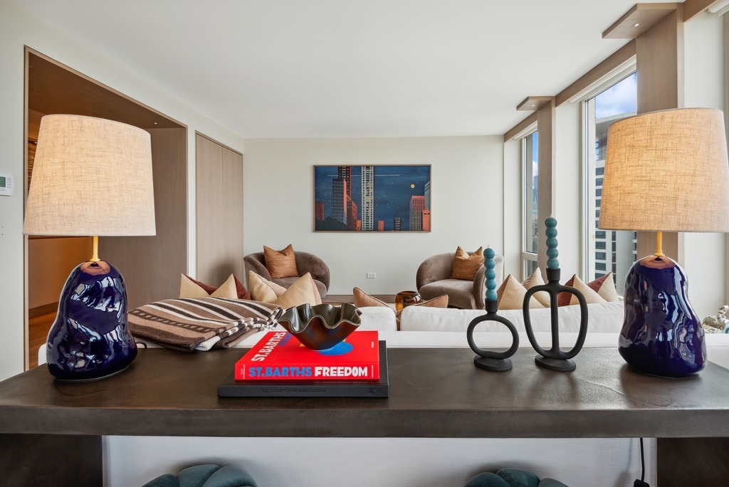 111 E Chestnut Street - Photo 39