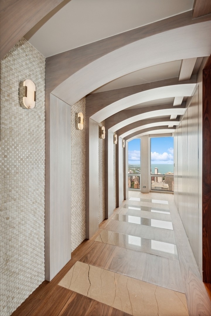 111 E Chestnut Street - Photo 2