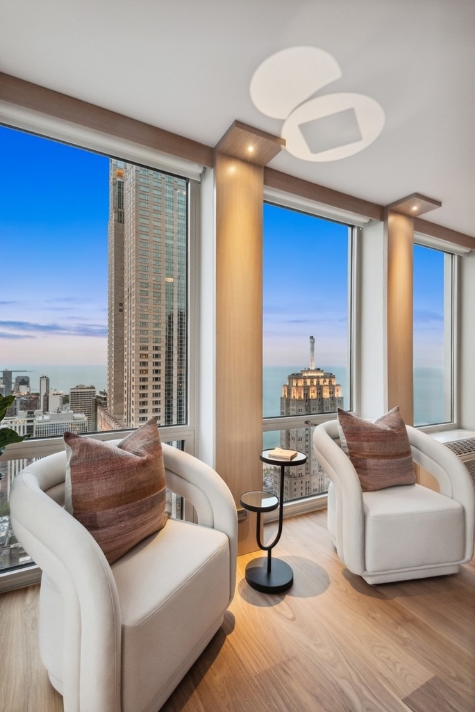 111 E Chestnut Street - Photo 33