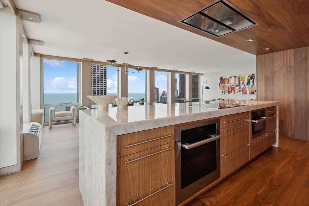 111 E Chestnut Street - Photo 11