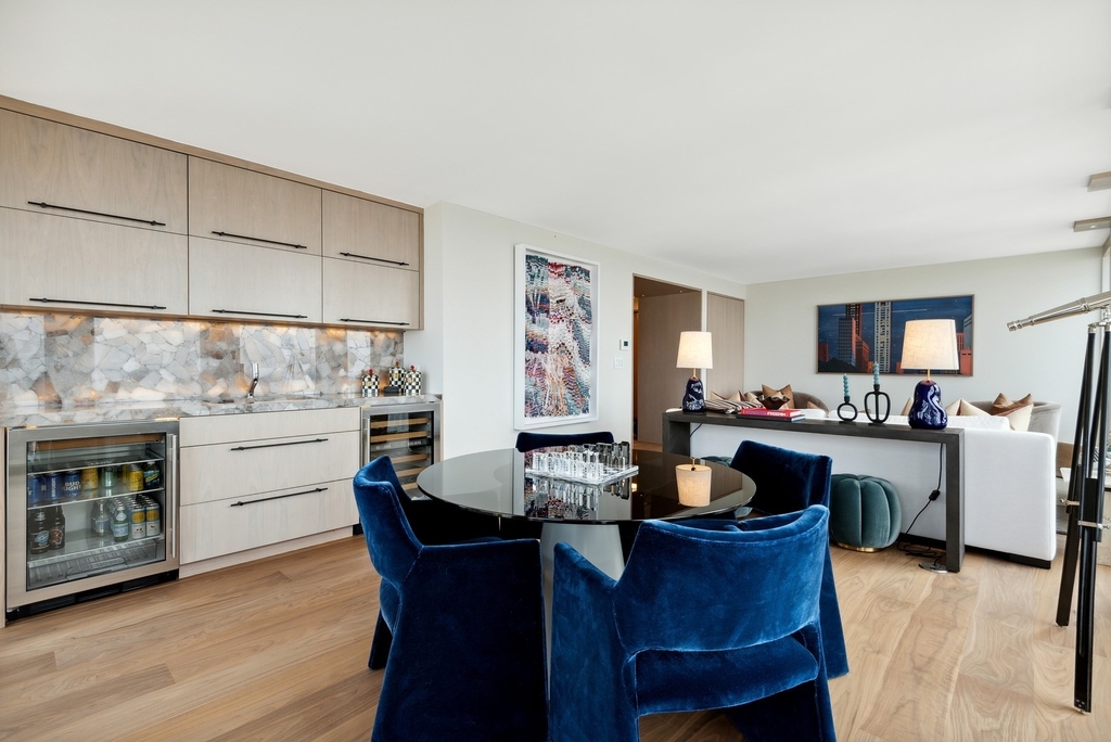 111 E Chestnut Street - Photo 38
