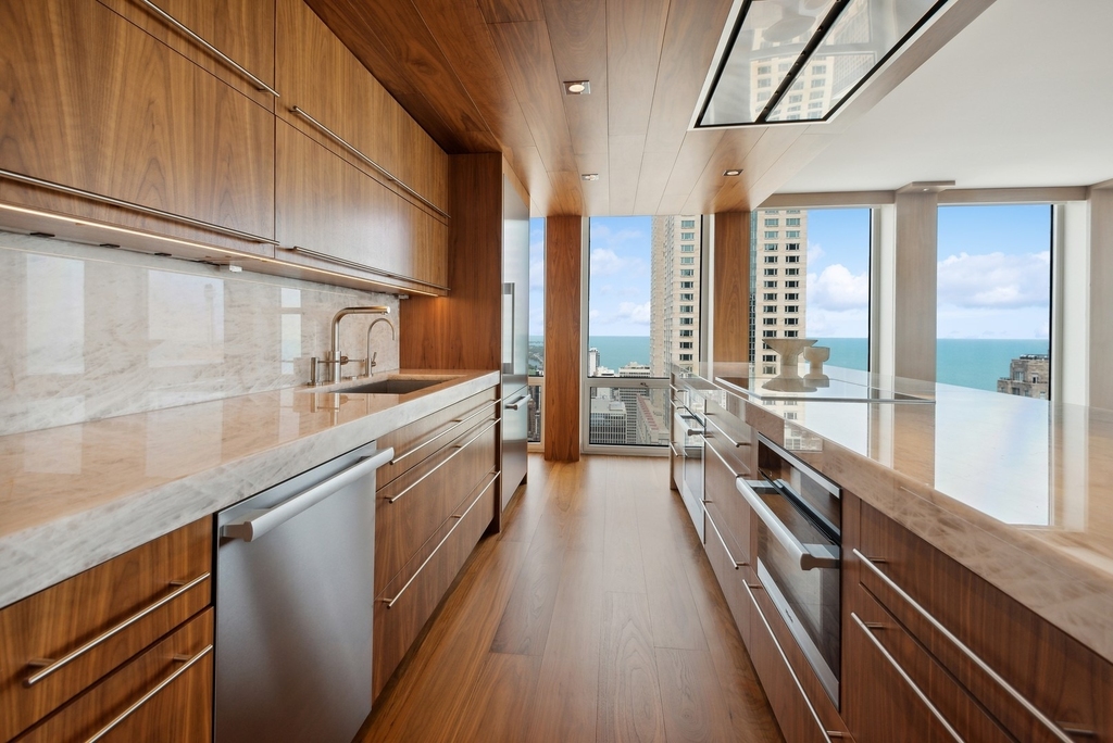 111 E Chestnut Street - Photo 9