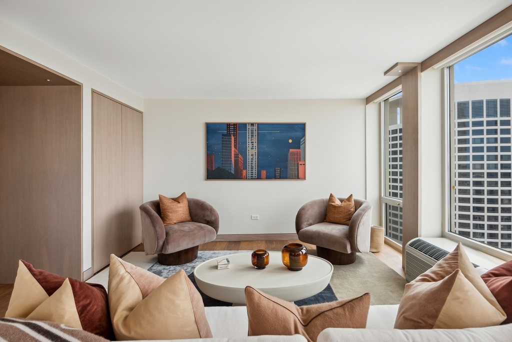 111 E Chestnut Street - Photo 31