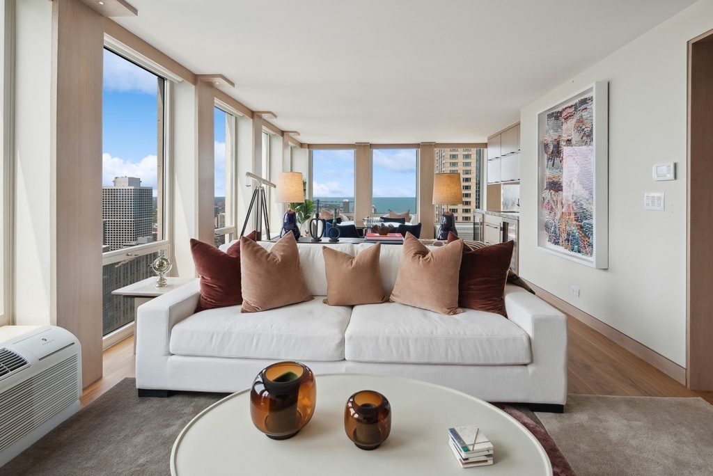 111 E Chestnut Street - Photo 30