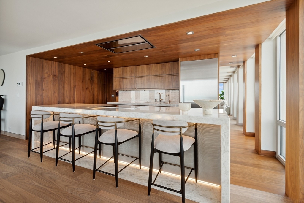 111 E Chestnut Street - Photo 8