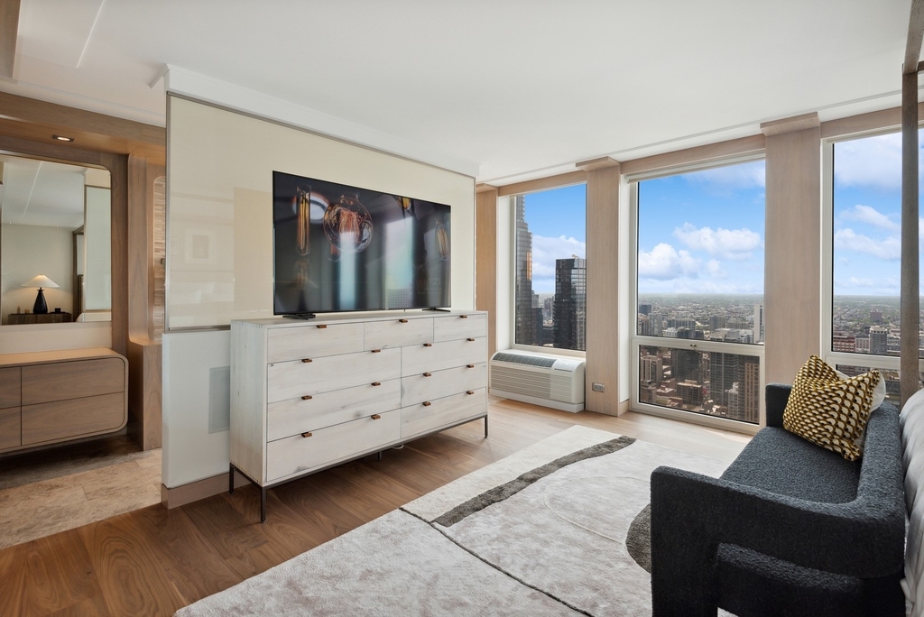 111 E Chestnut Street - Photo 47