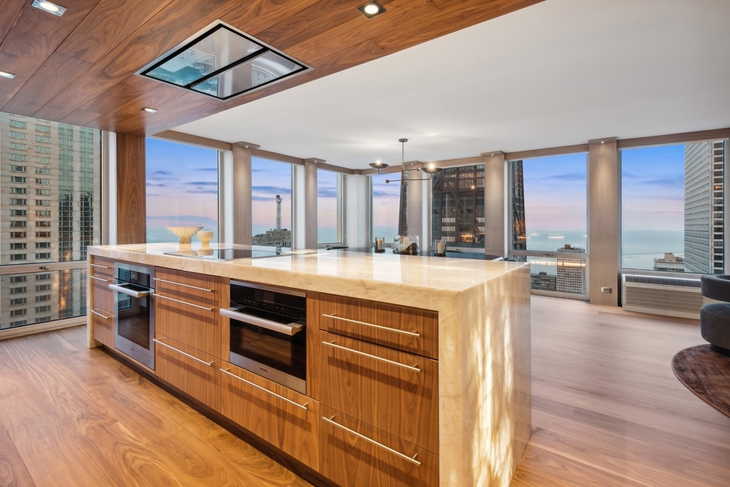 111 E Chestnut Street - Photo 14