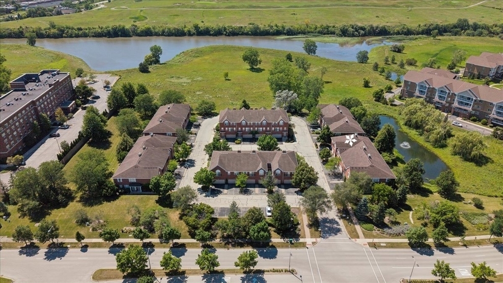 1116 Kensington Drive - Photo 4