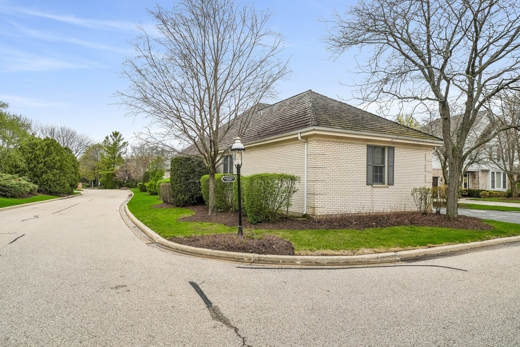 5 Middlesex Court - Photo 2