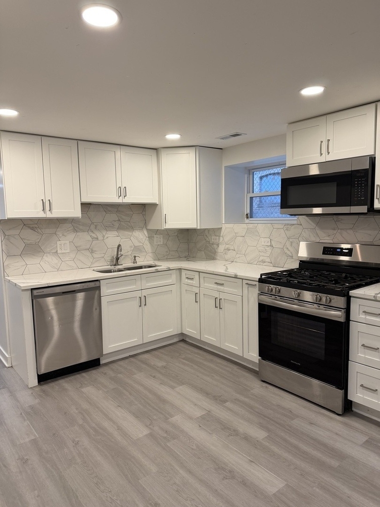 8106 S Langley Avenue - Photo 3