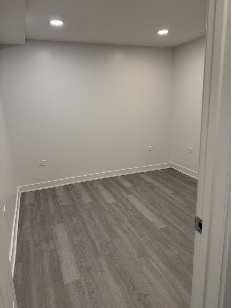 8106 S Langley Avenue - Photo 7