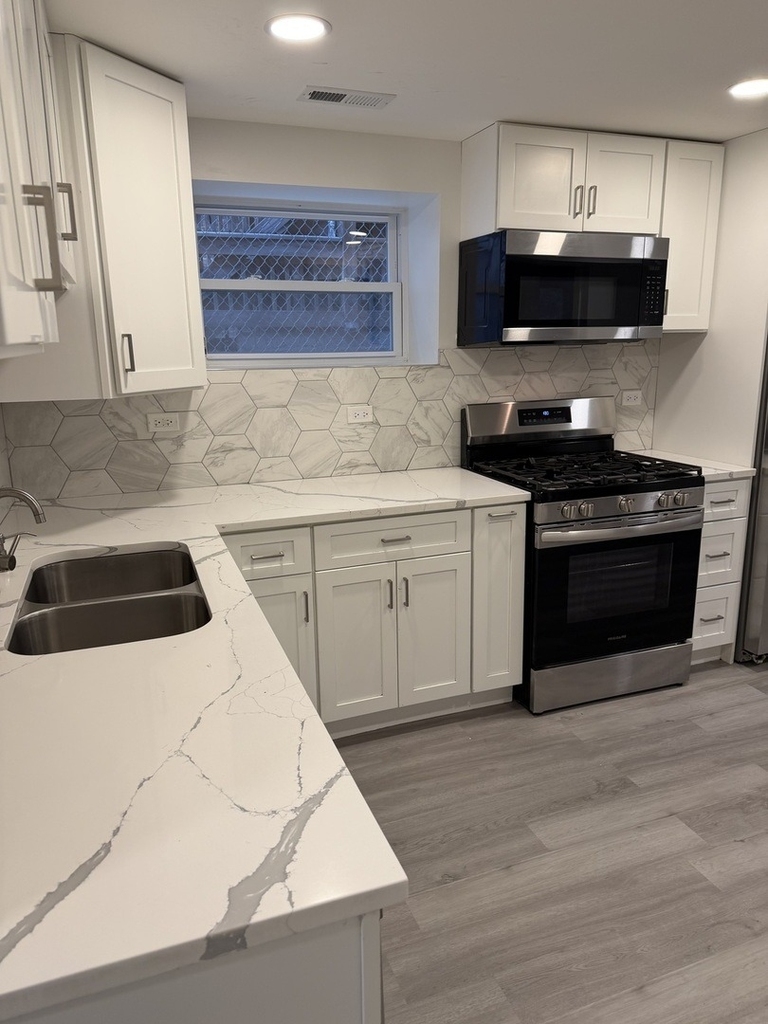 8106 S Langley Avenue - Photo 2