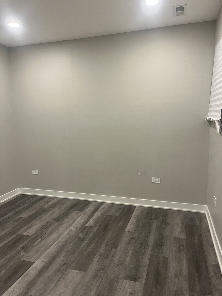 8106 S Langley Avenue - Photo 5