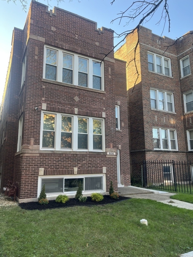 8106 S Langley Avenue - Photo 10