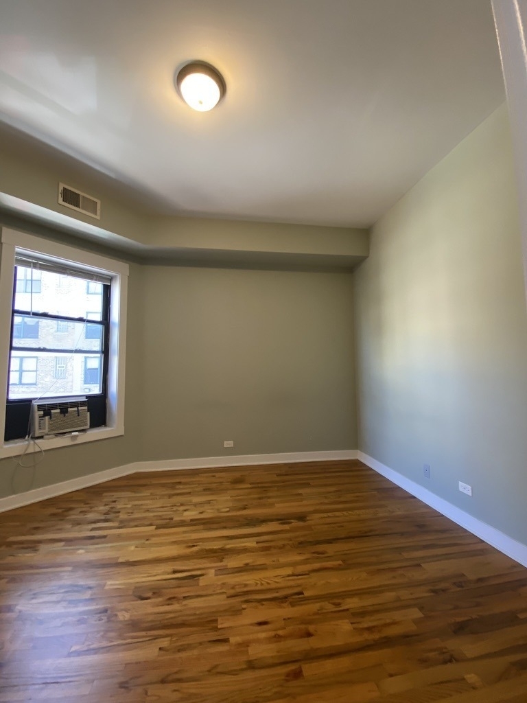 856 W Montrose Avenue - Photo 3