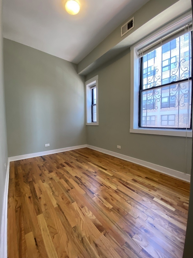 856 W Montrose Avenue - Photo 7