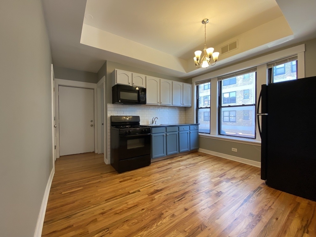 856 W Montrose Avenue - Photo 9