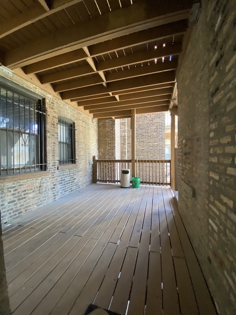 856 W Montrose Avenue - Photo 12