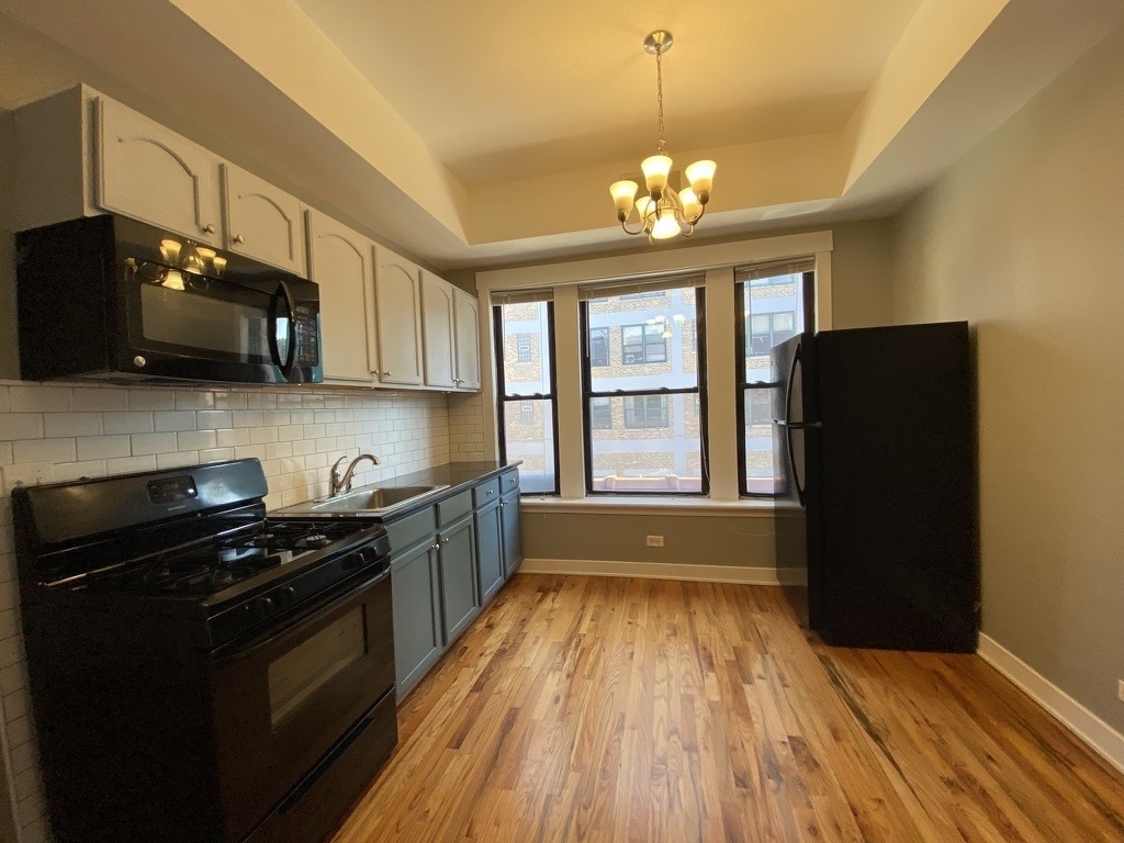 856 W Montrose Avenue - Photo 10