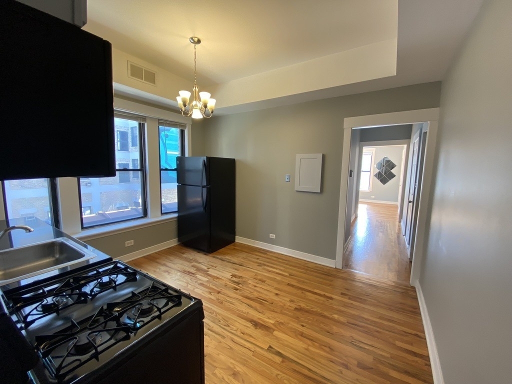 856 W Montrose Avenue - Photo 11