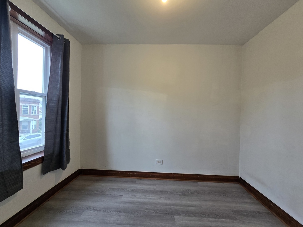 3024 W 40th Street - Photo 1