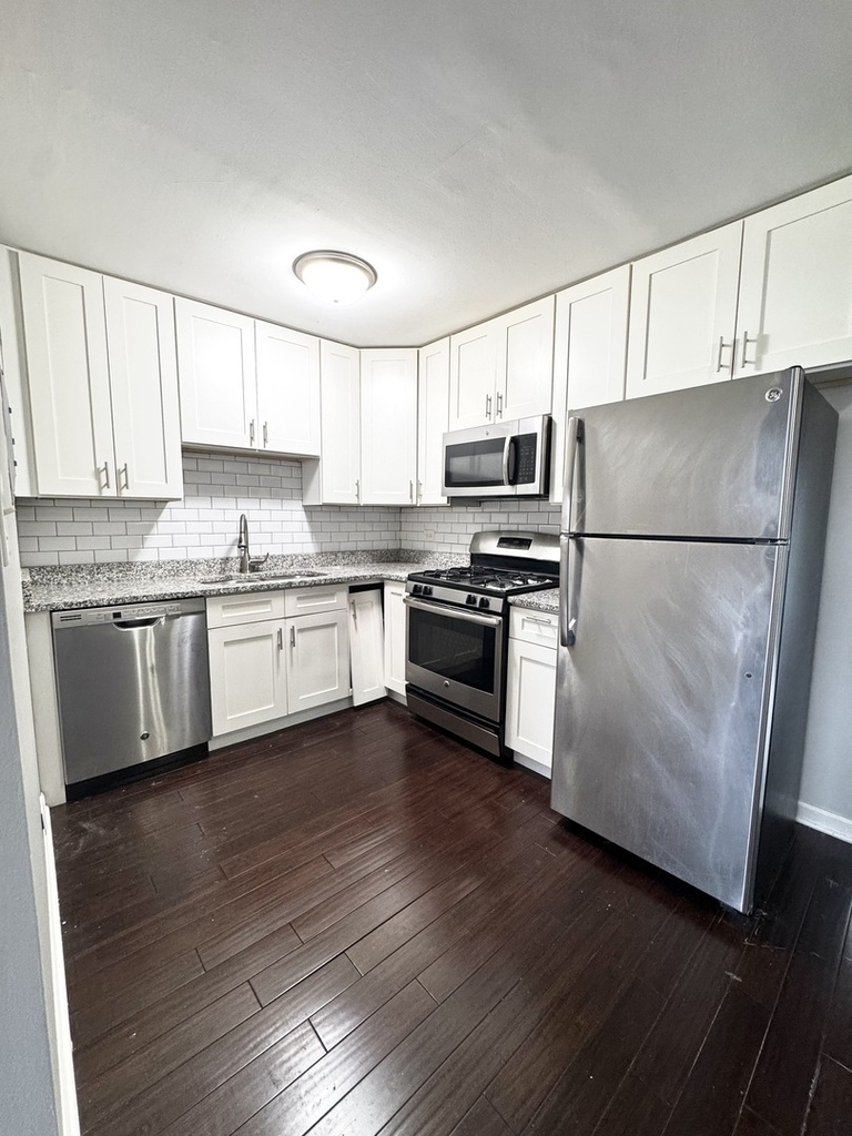 5644 W 105th Street - Photo 0