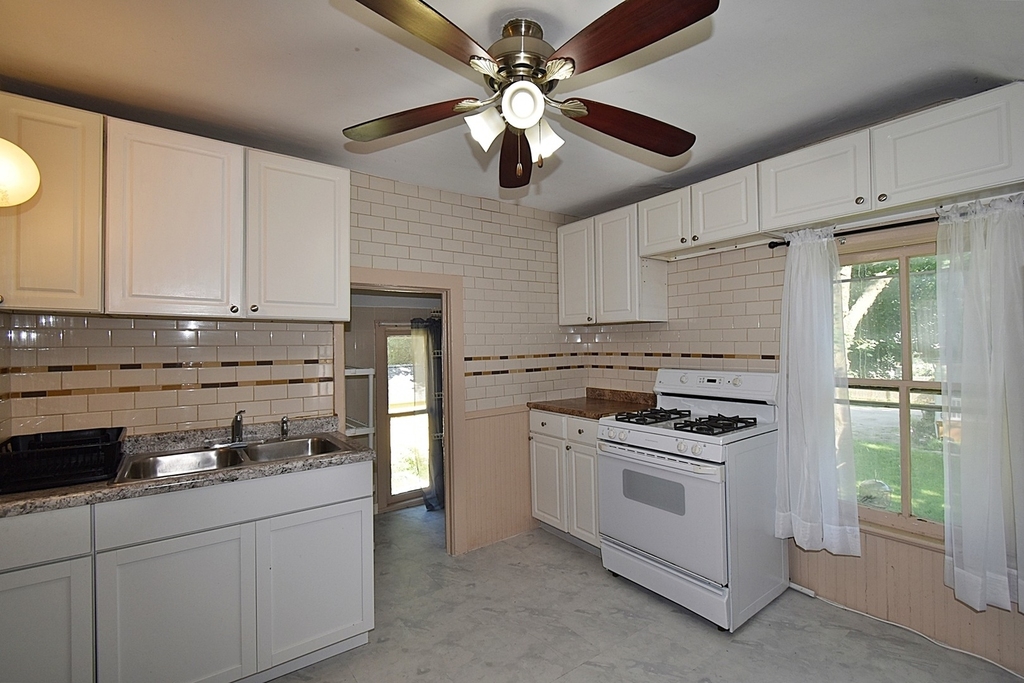 105 N Jefferson Street - Photo 1