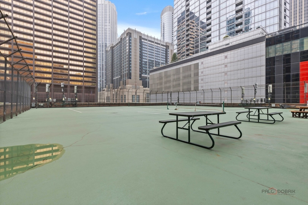 211 E Ohio Street - Photo 19