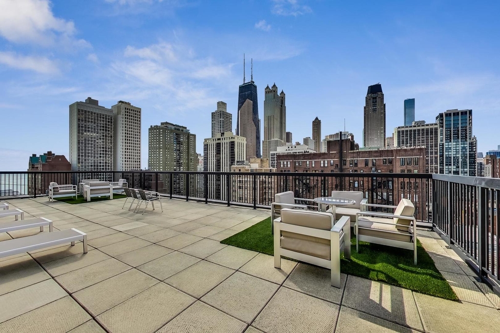 30 E Elm Street - Photo 14