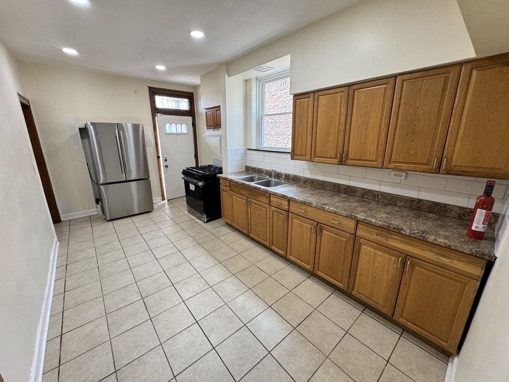 7634 S Phillips Avenue - Photo 7
