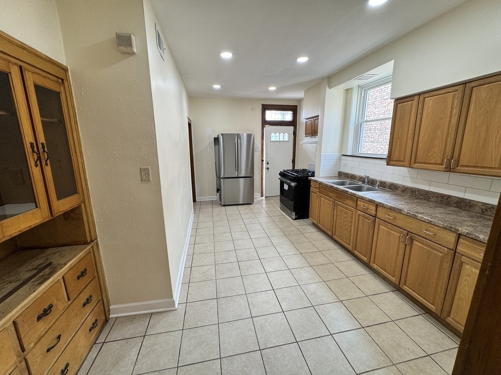 7634 S Phillips Avenue - Photo 6