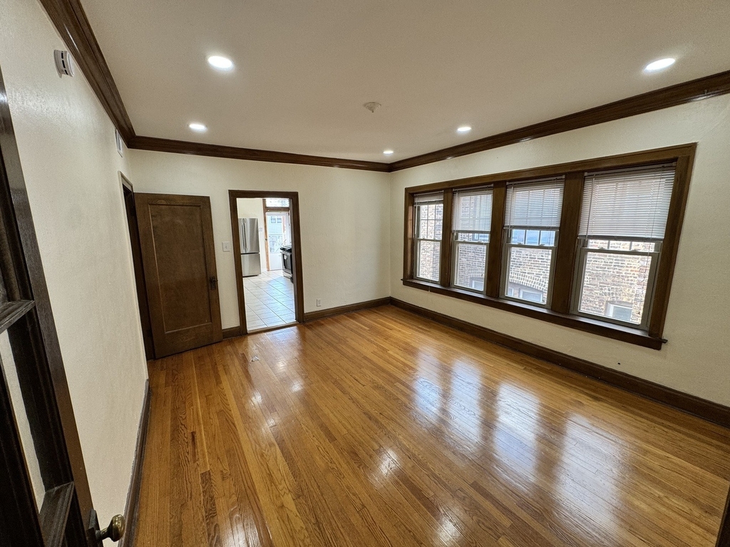 7634 S Phillips Avenue - Photo 5