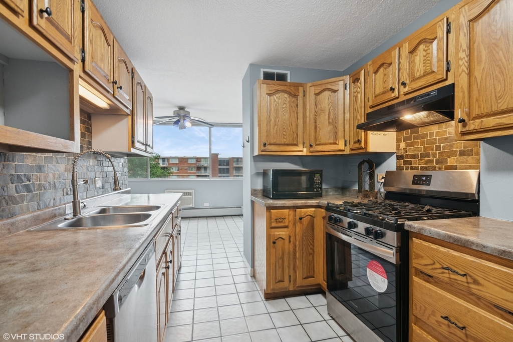 2200 S Stewart Avenue - Photo 2