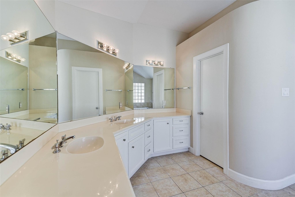 650 Westcross Street - Photo 39