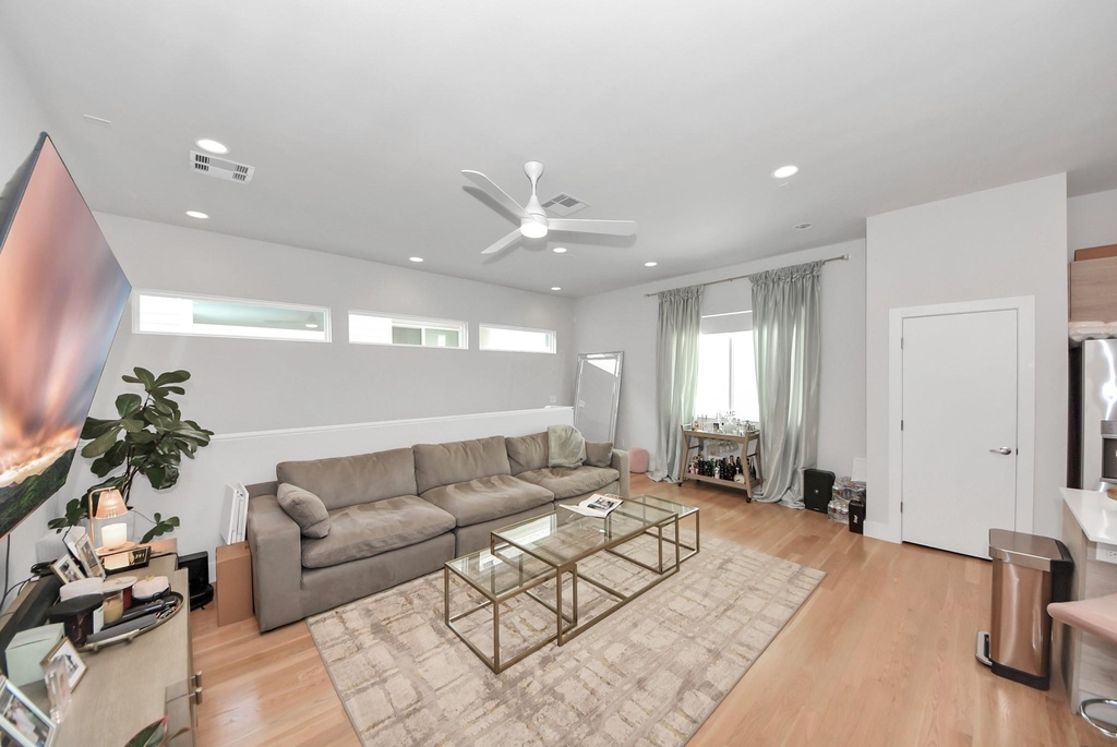 1903 Wipprecht Street - Photo 11