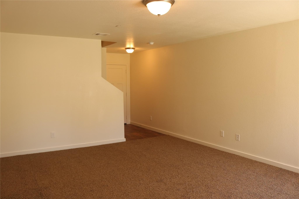 10535 Mills Road - Photo 5