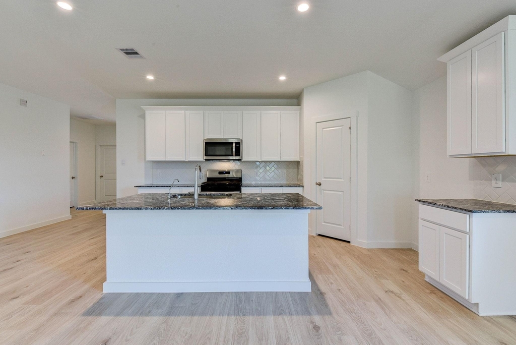 7802 Bel Fiore Drive - Photo 9